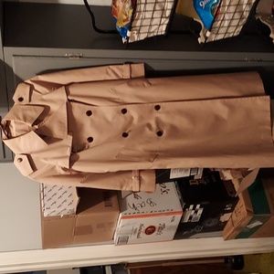 Etienne Aigner tan trench coat with belt .size 6